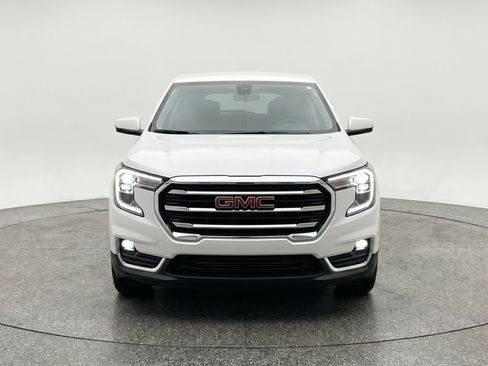 Used 2024 GMC Terrain SLE FWD image 2