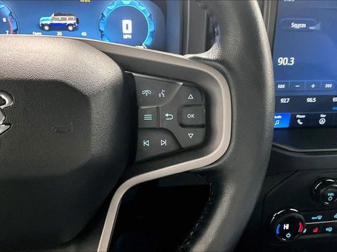 Used 2025 Ford Bronco Badlands image 18