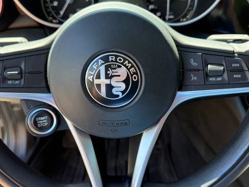 Used 2018 Alfa Romeo Giulia AWD image 18
