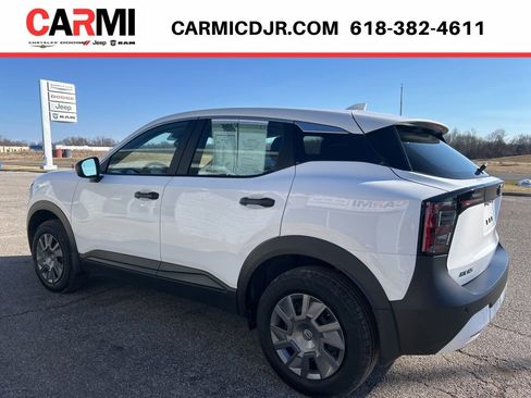 Used 2025 Nissan Kicks S image 4