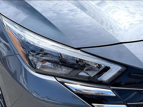 Used 2025 Nissan Versa SV FWD image 32
