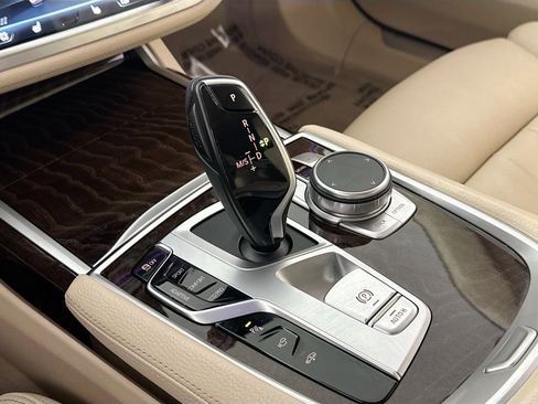 Used 2022 BMW 740i w/ Interior Design Package image 17