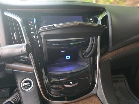 Used 2015 Cadillac Escalade Premium AWD/4WD image 26