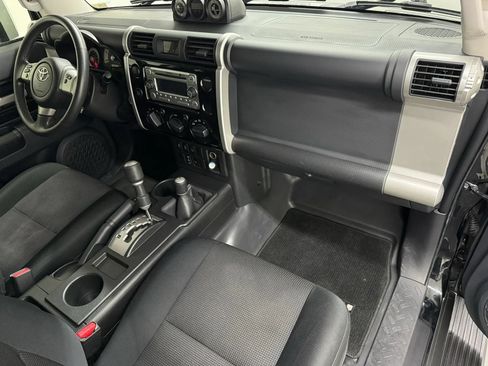 Used 2014 Toyota FJ Cruiser 4WD w/ Upgrade Package image 9