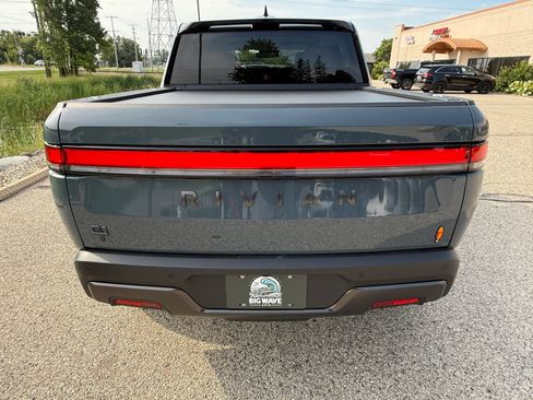 Used 2026 Rivian R1T Premium Quad AWD/4WD image 4