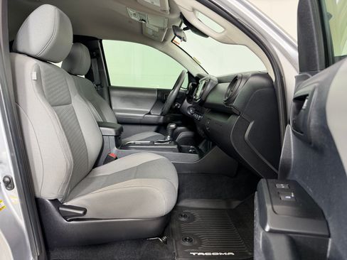 Used 2020 Toyota Tacoma SR w/ SX Package AWD/4WD image 28