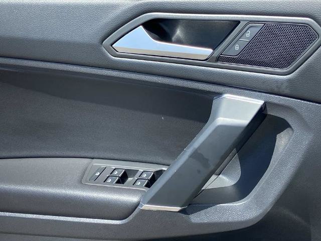 Used 2020 Volkswagen Tiguan SE FWD image 18