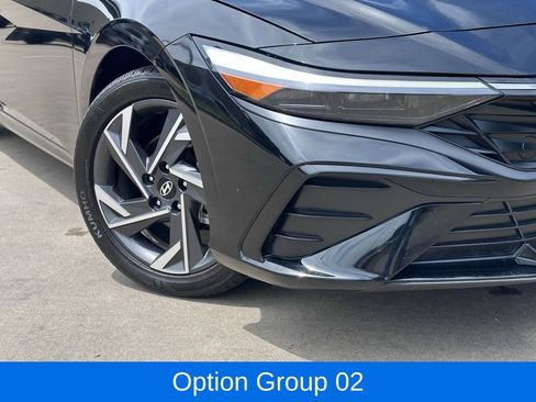 Used 2024 Hyundai Elantra SEL w/ Convenience Package FWD image 2