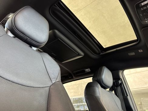 Used 2025 Toyota Sienna Platinum FWD image 20