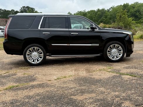 Used 2016 Cadillac Escalade Platinum AWD/4WD image 6