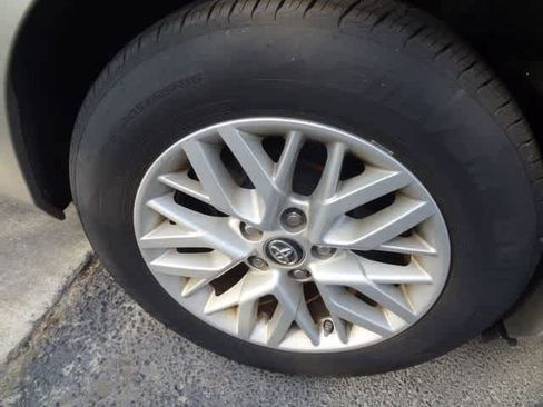 Used 2017 Toyota Camry LE FWD image 11