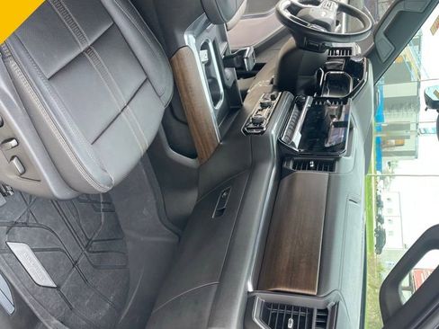 Used 2023 Chevrolet Silverado 1500 High Country w/ High Country Premium Package AWD/4WD image 19