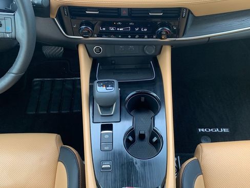 Used 2023 Nissan Rogue Platinum w/ Platinum Premium Package image 15