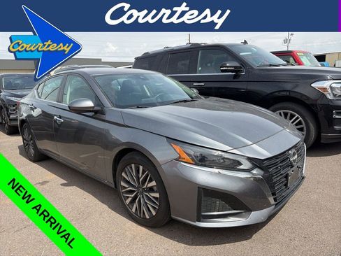 Used 2023 Nissan Altima 2.5 SV image 1