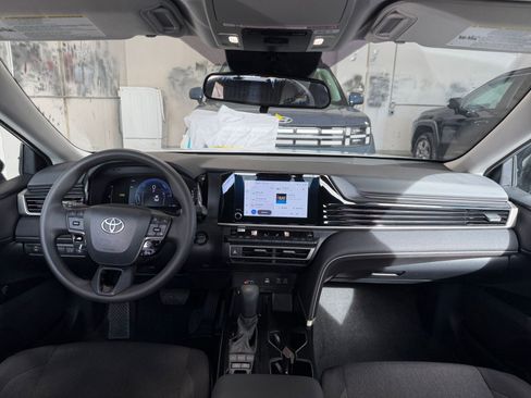 Used 2025 Toyota Camry LE image 32