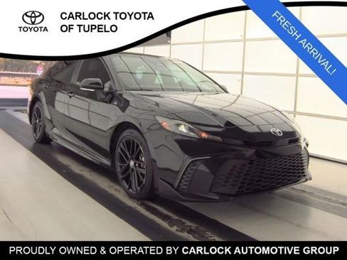 Used 2025 Toyota Camry SE w/ Convenience Package image 3