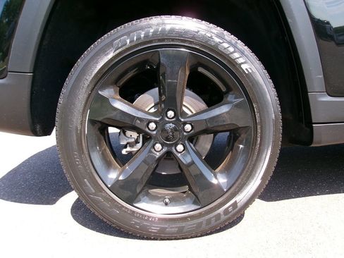 Certified 2023 Jeep Grand Cherokee Altitude AWD/4WD image 16
