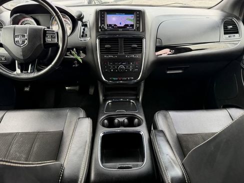 Used 2019 Dodge Grand Caravan SXT w/ Driver Convenience Group image 11