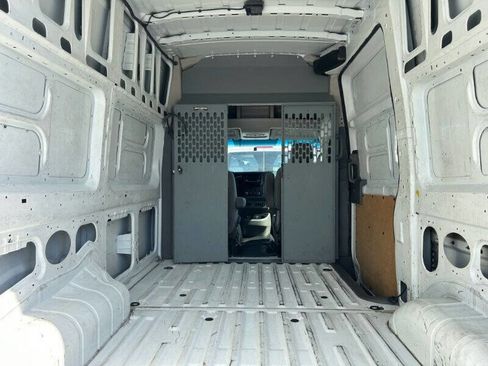 Used 2018 Nissan NV 2500 S image 9