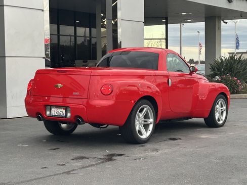 Used 2003 Chevrolet SSR w/ Preferred Equipment Group image 7