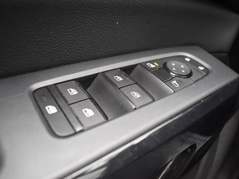 Used 2024 Nissan Pathfinder SV image 22