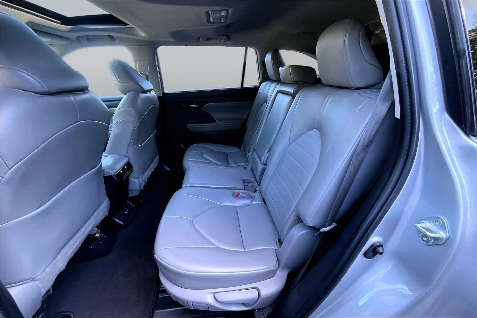 Used 2023 Toyota Highlander XLE AWD/4WD image 20