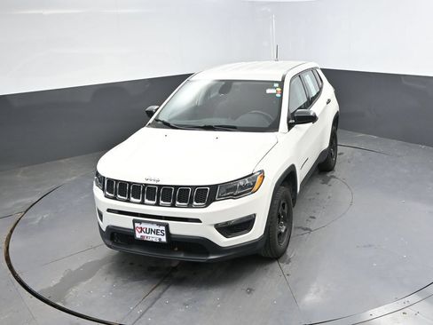 Used 2017 Jeep Compass Sport w/ Cold Weather Group AWD/4WD image 31