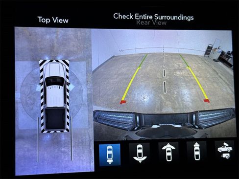 Used 2019 RAM 2500 Laramie w/ Black Appearance Package image 16