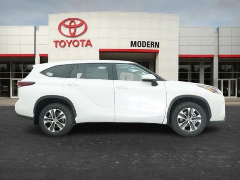 New 2026 Toyota Highlander XLE image 9
