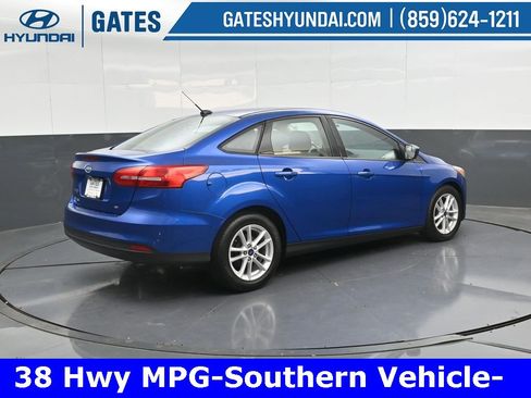 Used 2018 Ford Focus SE image 2