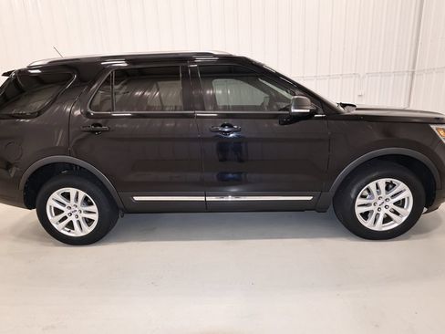 Certified 2019 Ford Explorer XLT w/ Equipment Group 201A AWD/4WD image 2