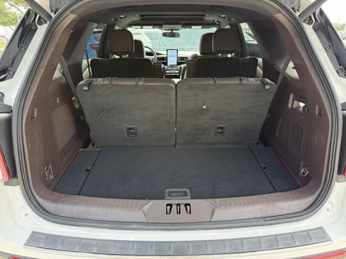 Used 2023 Ford Explorer King Ranch w/ Technology Package RWD image 35