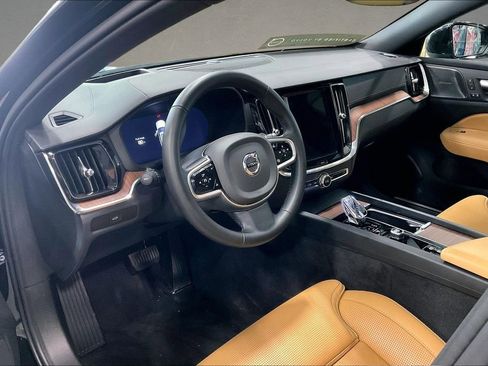 Certified 2025 Volvo V60 B5 Cross Country Ultra AWD/4WD image 17