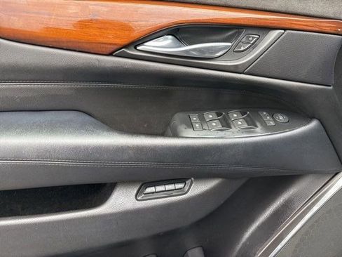 Used 2017 Cadillac Escalade Luxury image 13