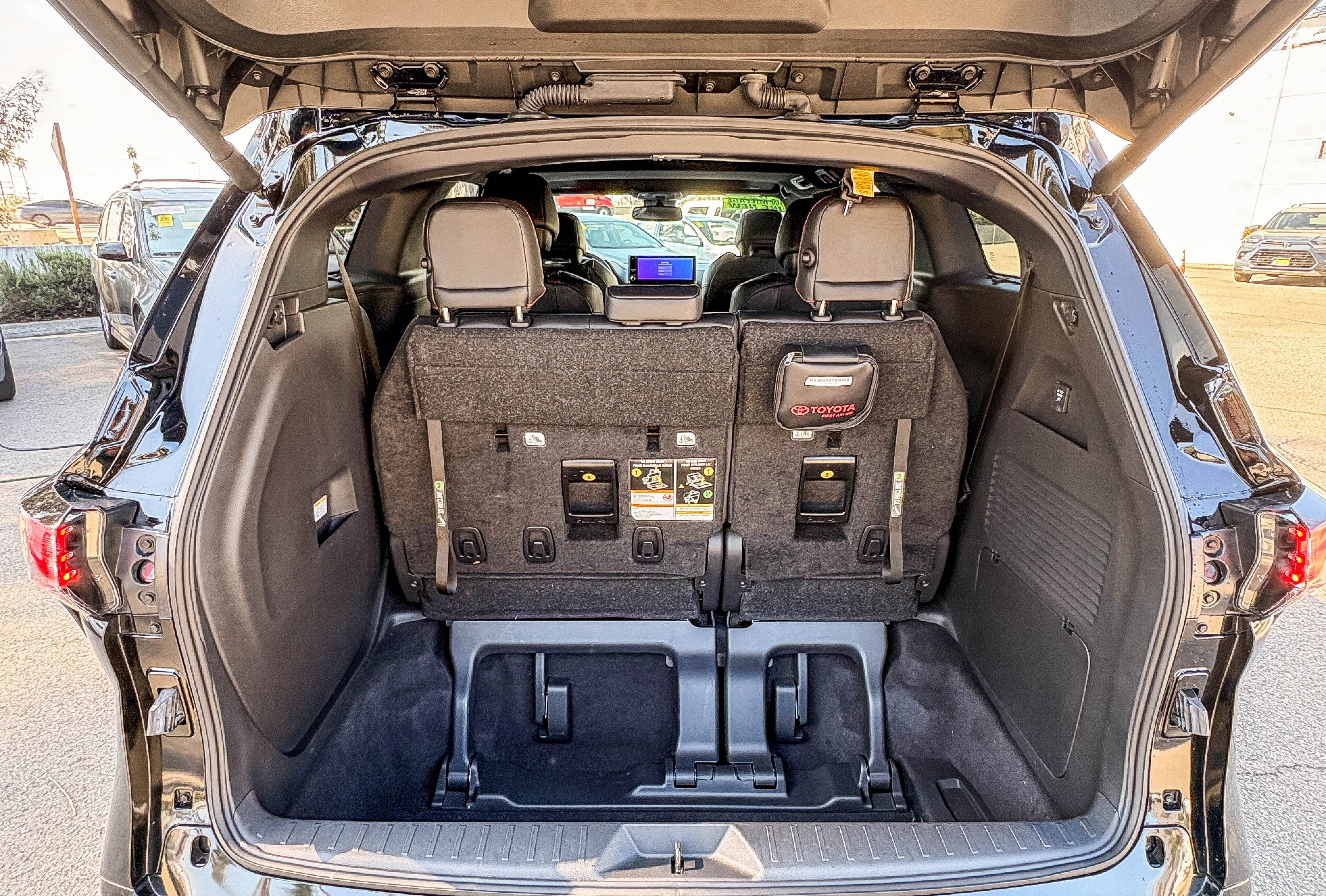 Used 2025 Toyota Sienna XSE w/ XSE Premium Package AWD/4WD image 27
