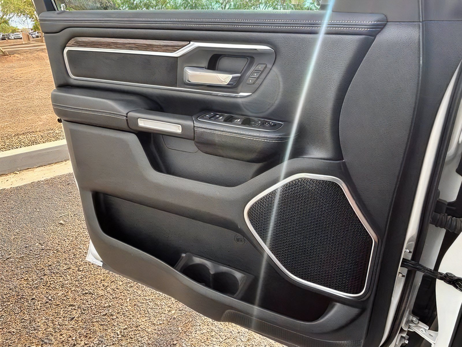 Used 2019 RAM 1500 Laramie AWD/4WD image 11