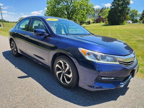 Used 2017 Honda Accord EX image 4