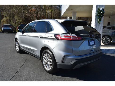 Used 2023 Ford Edge SEL image 3