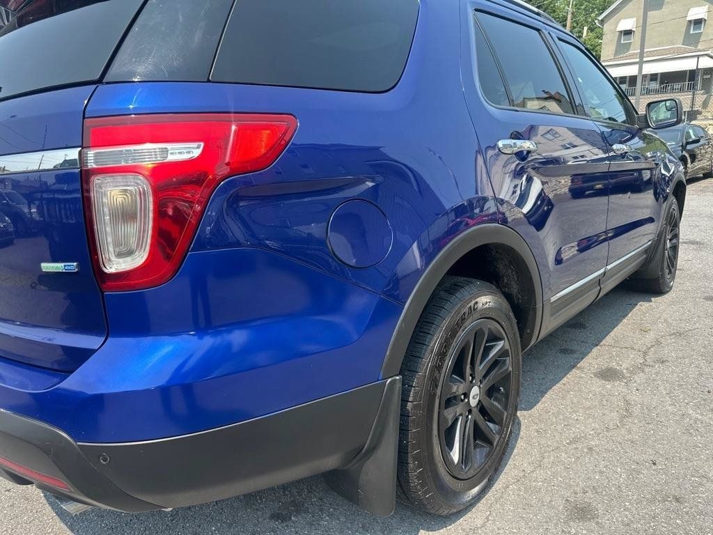 Used 2015 Ford Explorer XLT w/ Equipment Group 201A AWD/4WD image 12