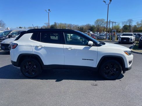 Used 2021 Jeep Compass Latitude w/ Sun and Sound Group AWD/4WD image 2