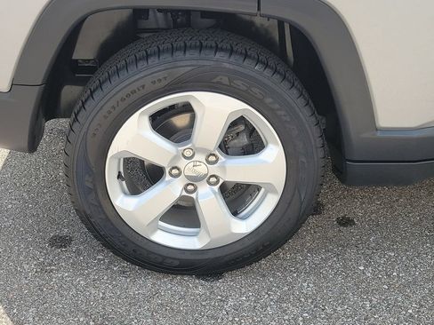 Used 2018 Jeep Compass Latitude w/ Cold Weather Group AWD/4WD image 6