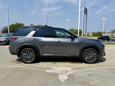 Used 2024 Nissan Pathfinder SL w/ SL Premium Package image 5