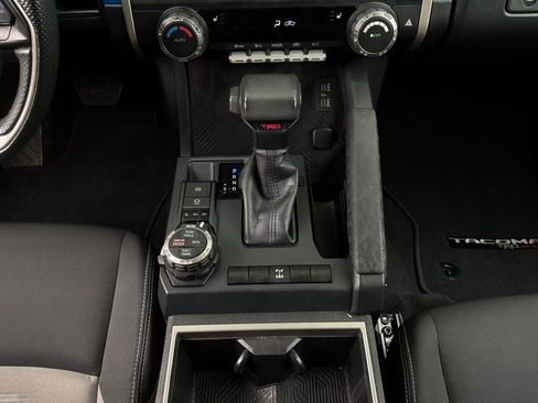Used 2025 Toyota Tacoma TRD Off-Road image 13