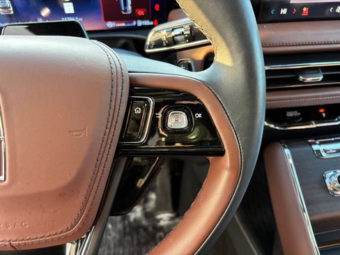 Certified 2025 Lincoln Aviator Reserve w/ Equipment Group 201A image 18