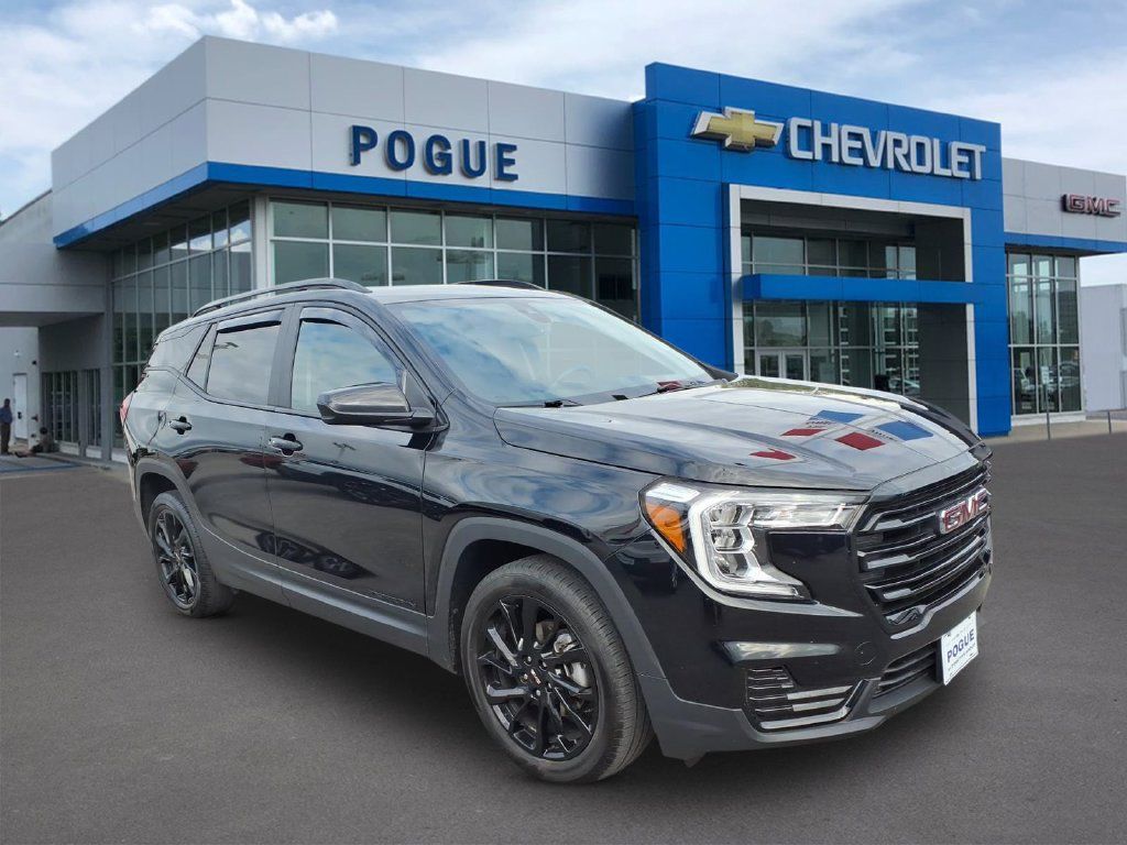 Used 2024 GMC Terrain SLE w/ Driver Convenience Package FWD image 1