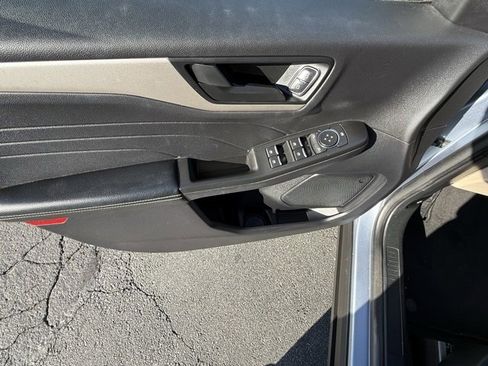 Certified 2022 Ford Escape SE w/ SE Sport Appearance Package image 22