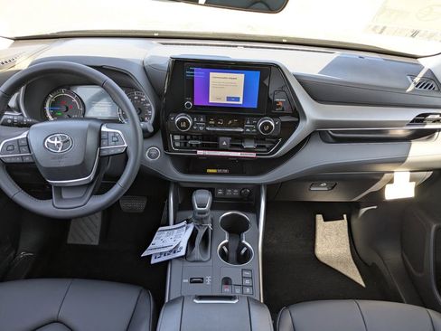 New 2026 Toyota Highlander XLE AWD/4WD image 13
