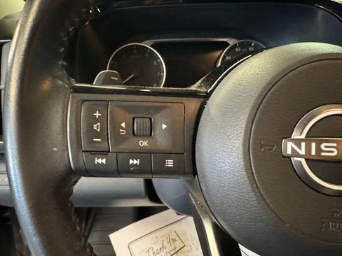 Used 2022 Nissan Pathfinder SV AWD/4WD image 11