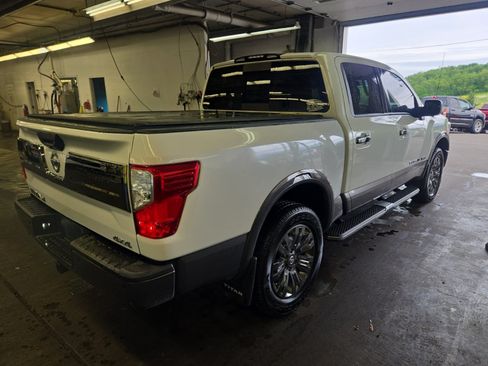 Used 2018 Nissan Titan Platinum Reserve w/ Platinum Utility Package AWD/4WD image 4