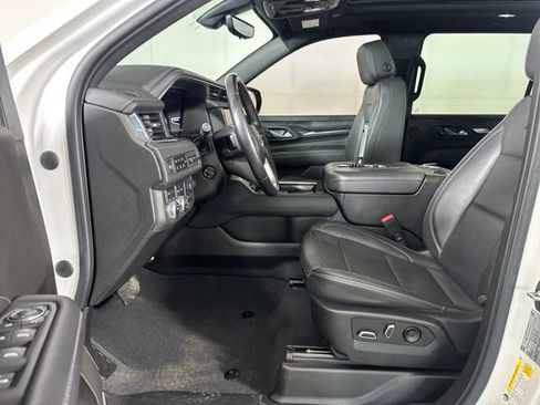 Used 2022 GMC Yukon XL Denali w/ Advanced Technology Package image 11